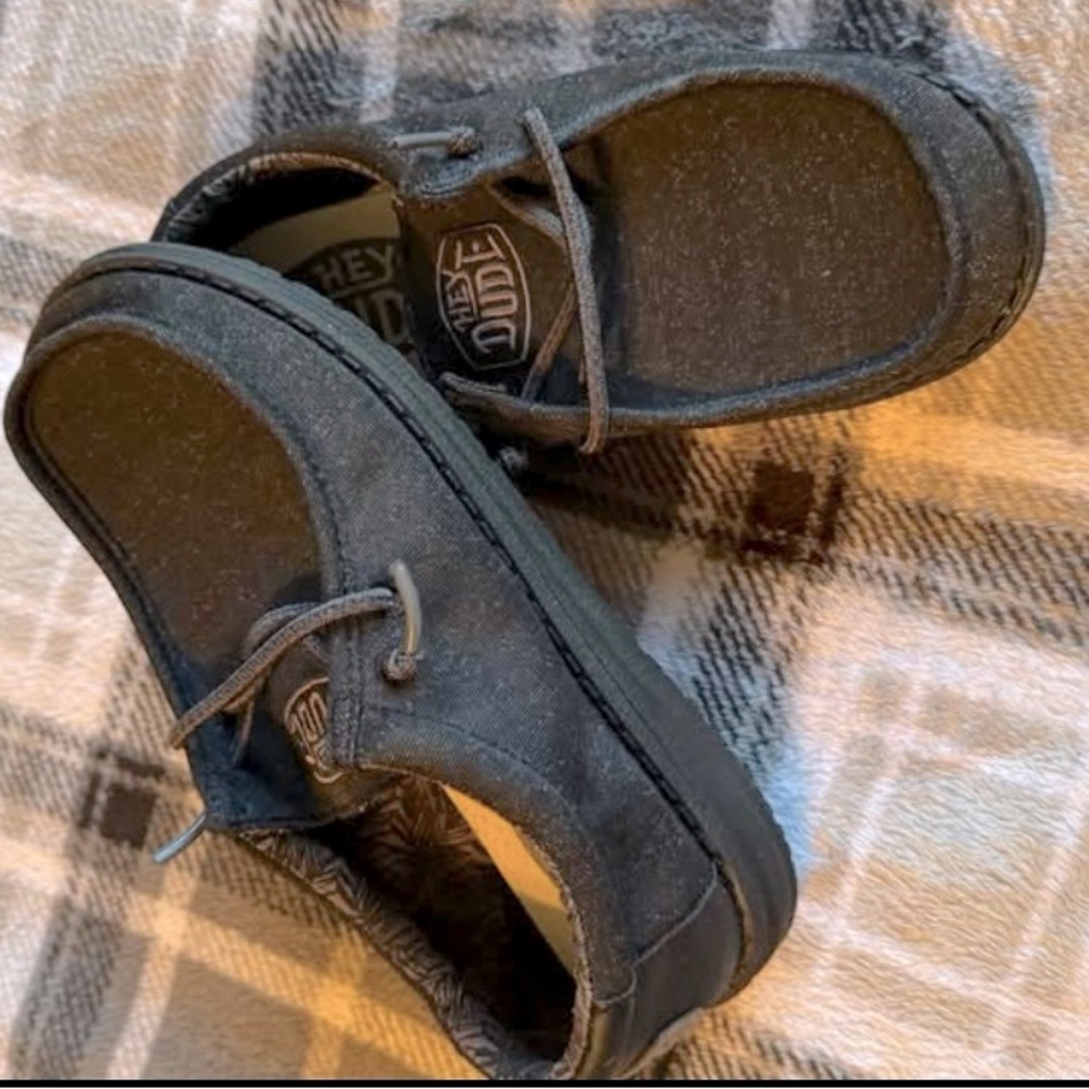 They are like new I do not have the original box size 3y cllor dark gray